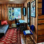 120 Yrs. Old Log House In Centre 民宿