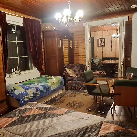 120 Yrs. Old Log House In Centre Homestay *