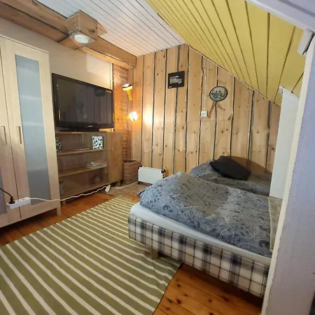 Privatunterkunft 120 Yrs. Old Log House In Centre *