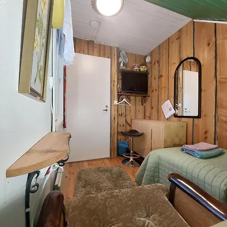 120 Yrs. Old Log House In Centre 库奥皮奥