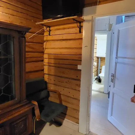 120 Yrs. Old Log House In Centre * 库奥皮奥