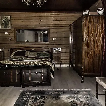 בית אירוח 120 Yrs. Old Log House In Centre