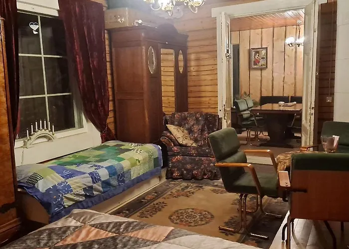 120 Yrs. Old Log House In Centre 民宿 *