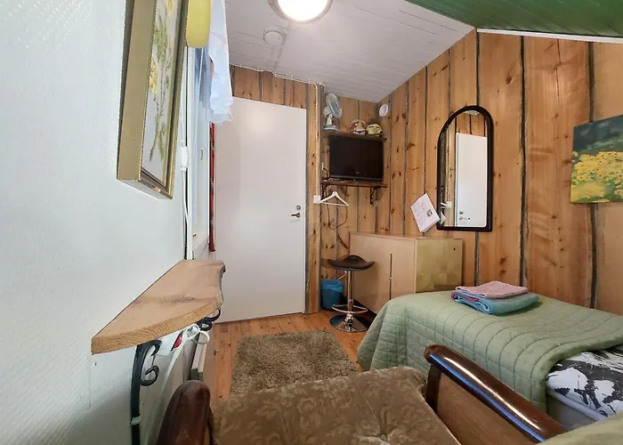 120 Yrs. Old Log House In Centre 库奥皮奥